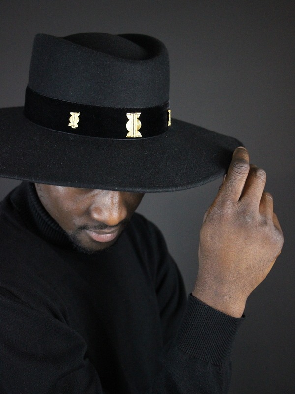 Chapeau rond noir en laine avec poids Akan