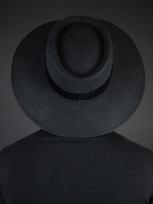 Chapeau rond noir en laine avec poids Akan