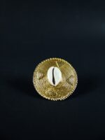 Bague en Poids Akan avec un cauri