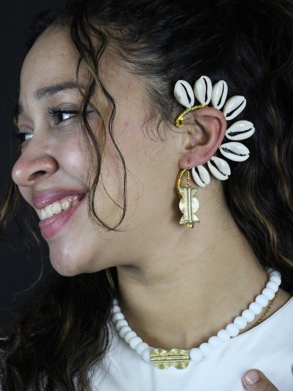 Bijou d'oreille en cauris