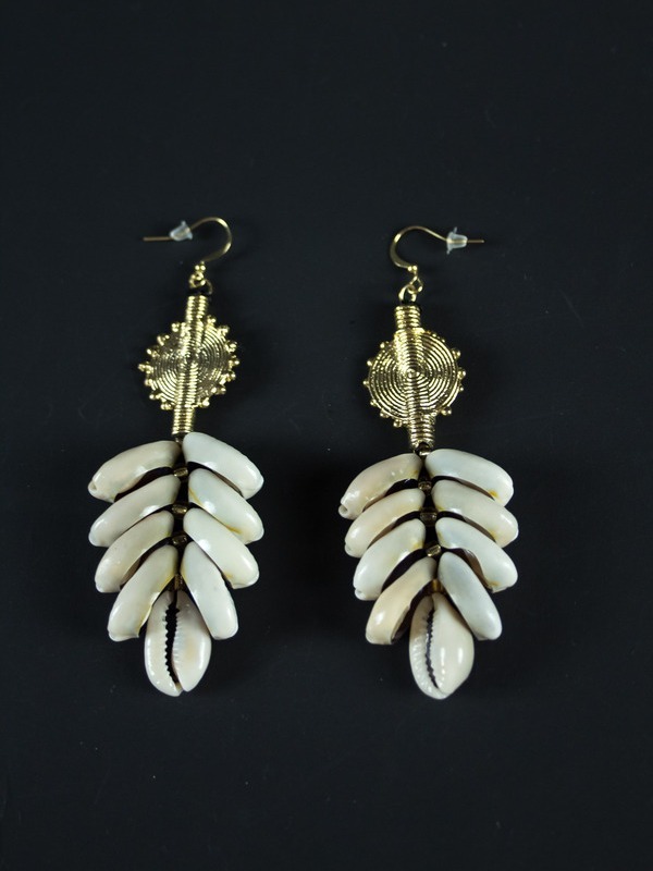 Boucles d'oreilles en Poids Akan et cascade de cauris
