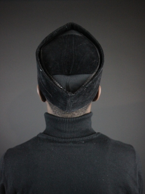 Chapeau toque décoré de cauris et poids Akan