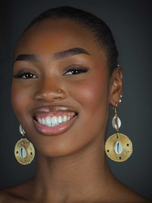 Boucles d'oreilles en Poids Akan et cauris