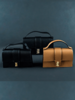 PETIT SAC EN CUIR NOIR RECTANGULAIRE AVEC POIDS AKAN