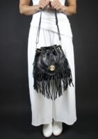 SAC EN CUIR NOIR À FRANGES AVEC POIDS AKAN