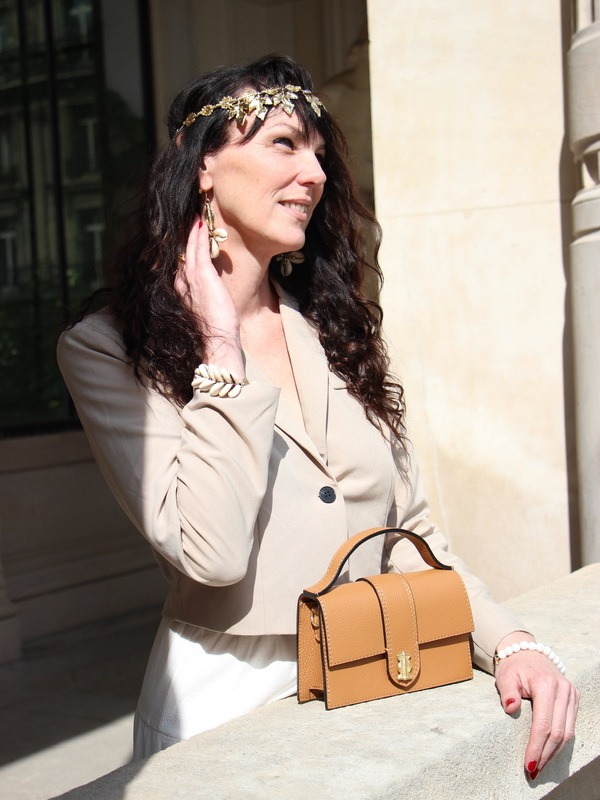 PETIT SAC EN CUIR CAMEL RECTANGULAIRE AVEC POIDS AKAN