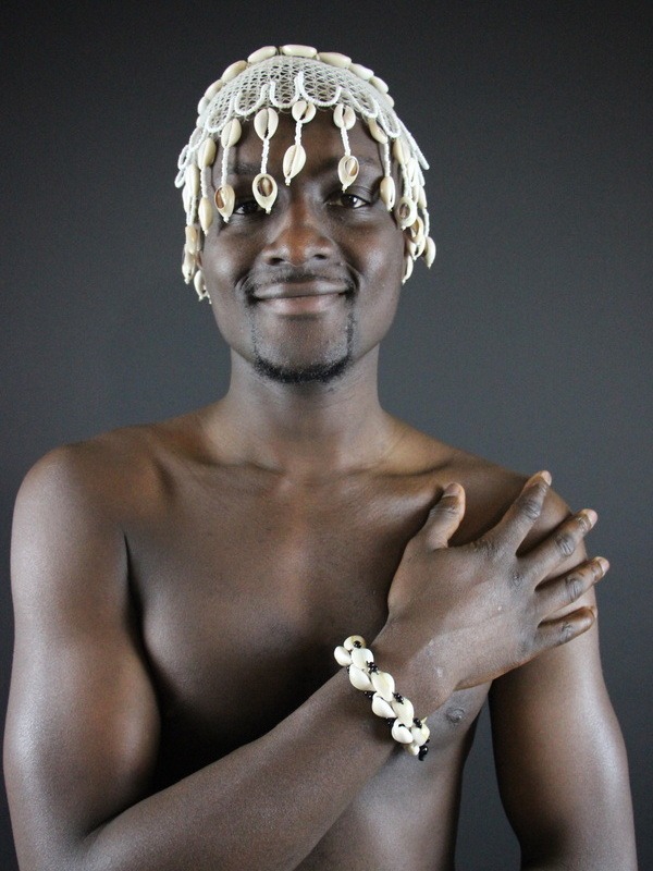 Bracelet en perles noires et cauris - Unisexe
