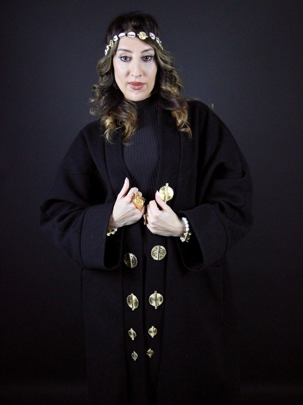 Manteau Noir Oversize avec deux rangées de Poids Akan – Édition Unisexe
