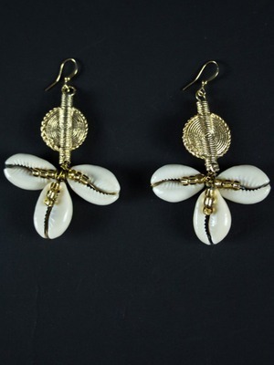 Collection de Bijoux Jojo Création, des Boucles d’oreilles en poids Akan et cauris