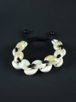 Bracelet en perles noires et cauris - Unisexe