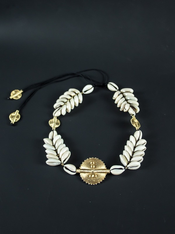 Collier en cauris avec poids Akan