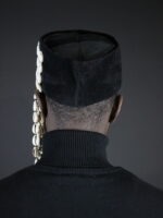 Chapeau toque décoré de cauris et poids Akan