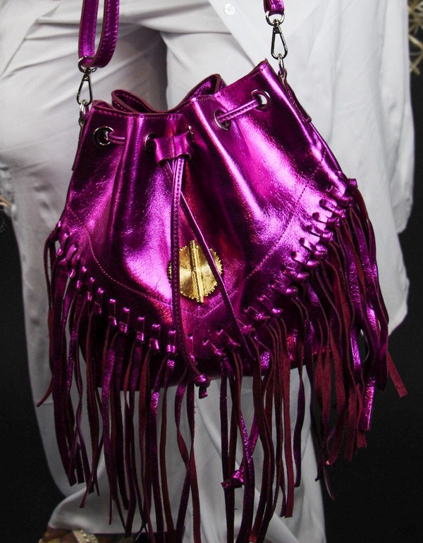 SAC EN CUIR NOIR À FRANGES AVEC POIDS AKAN - Rose