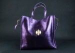 SAC AKAN ESSENTIEL EN CUIR MÉTALLISÉ VIOLET