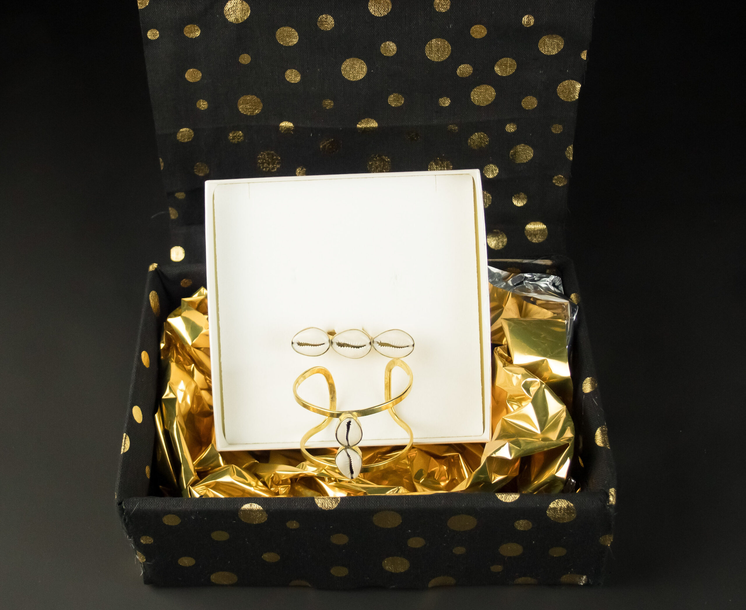 Coffret Élégance aux Cauris – La Main Magique